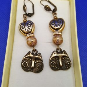 Heart earrings with Laurel Burch kitty link.